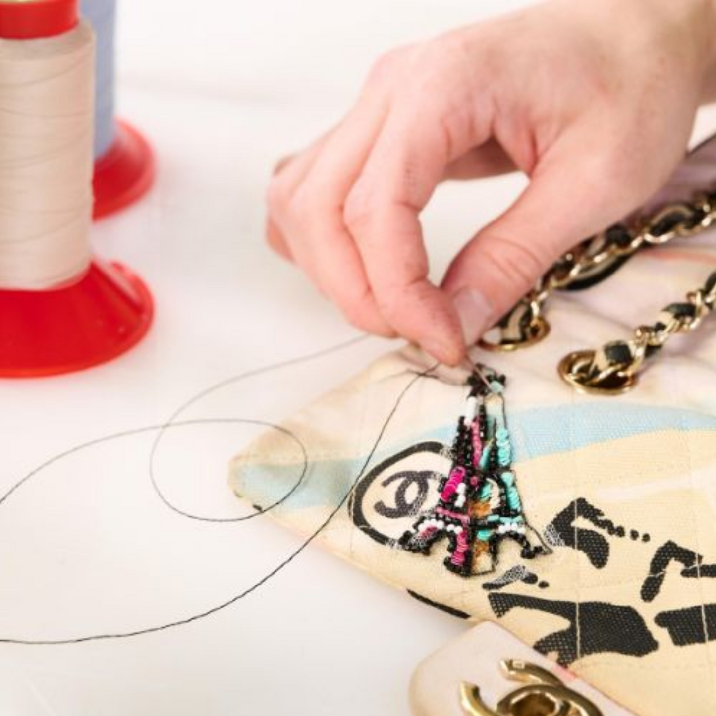 Servicio para Carteras: Reparación de Costuras Finas