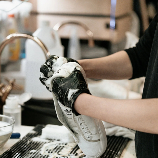 Servicio:  Limpieza de Zapatillas